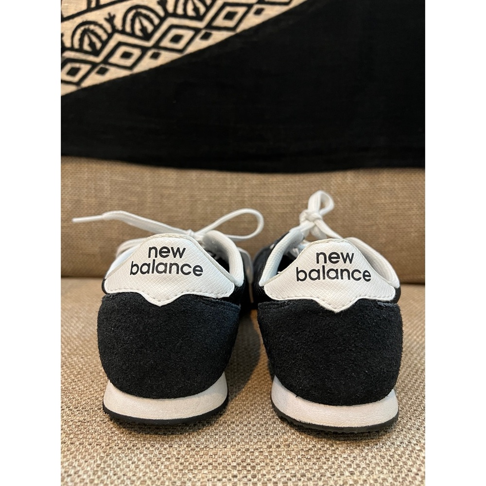 Like new. Ladies New Balance 402 shoes. Size 8. - Picture 11 of 13